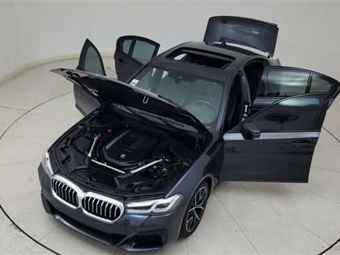 Used 2022 BMW 540i xDrive w/ Executive Package image 89