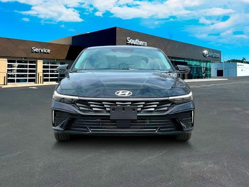 New 2025 Hyundai Elantra Limited FWD image 13
