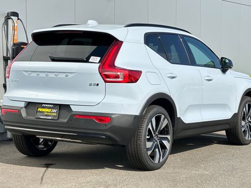 New 2026 Volvo XC40 B5 Ultra w/ Climate Package image 5