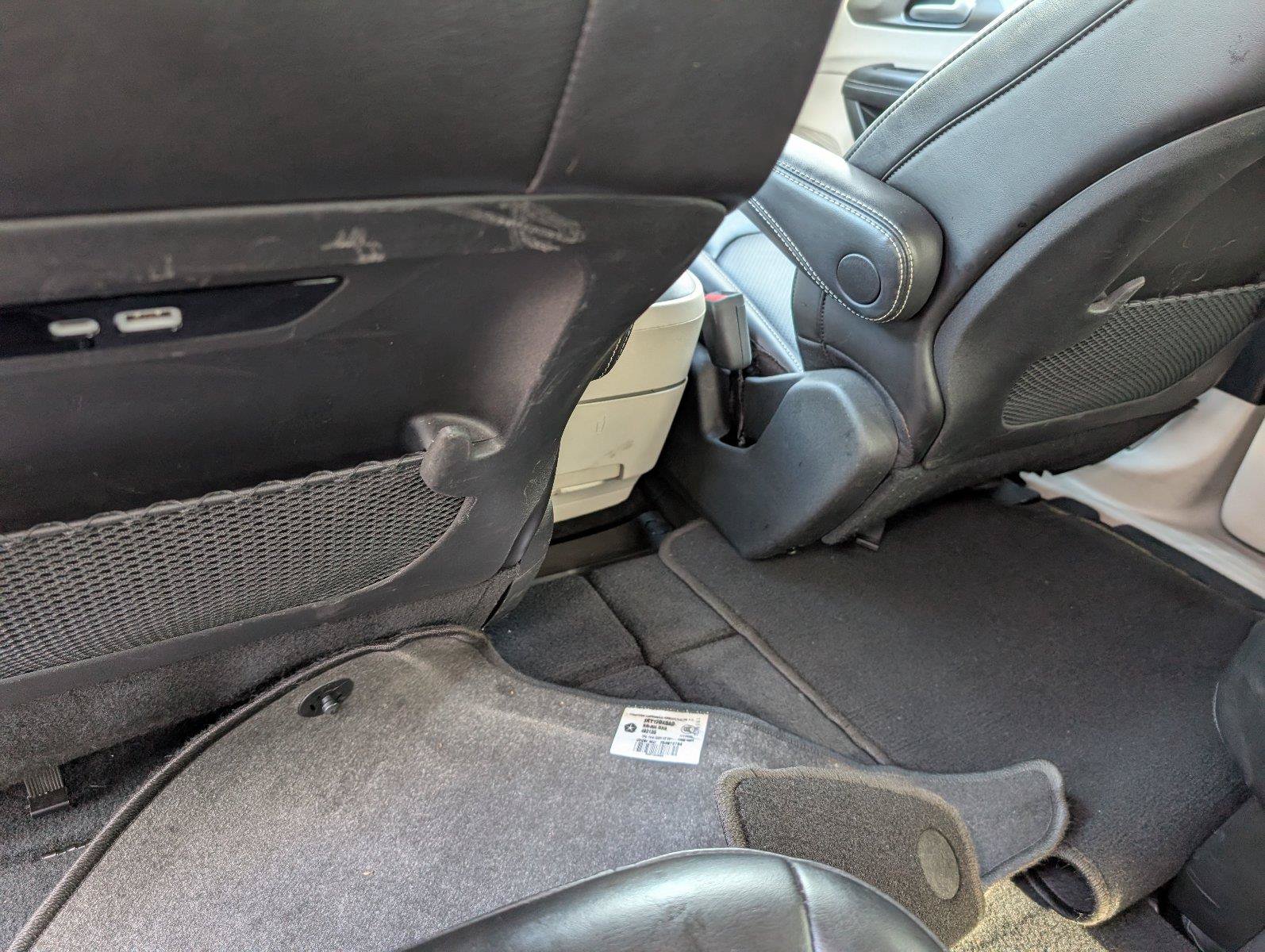 Used 2024 Chrysler Pacifica Touring-L FWD image 31