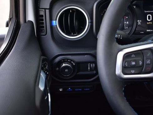 Used 2024 Jeep Wrangler High Altitude image 44