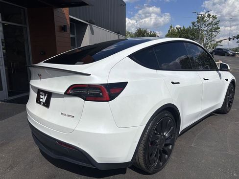 Used 2022 Tesla Model Y Performance AWD/4WD image 10