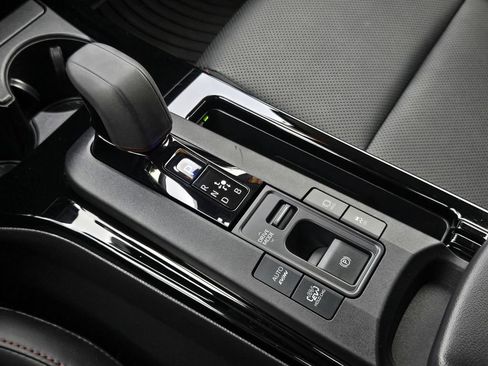 Used 2024 Toyota Prius Prime FWD image 18