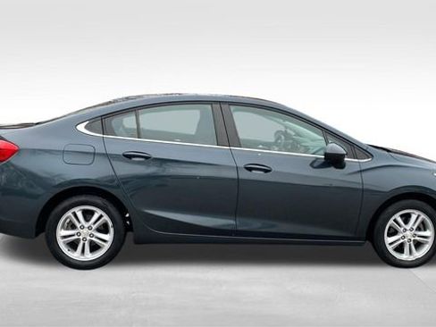 Used 2017 Chevrolet Cruze LT image 11