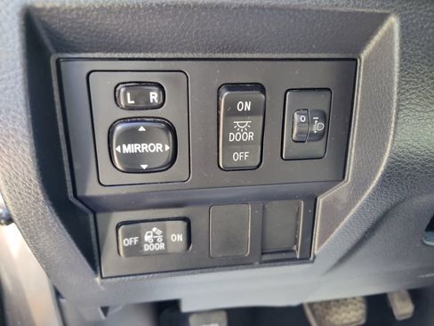 Used 2017 Toyota Tundra SR5 image 29