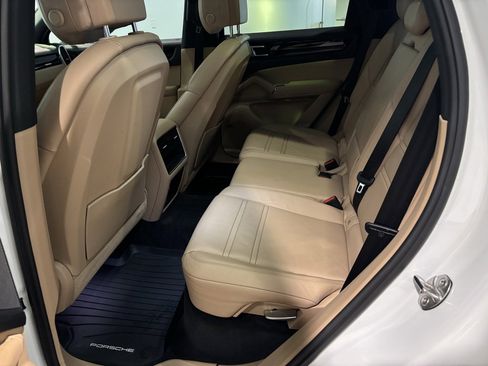 Used 2019 Porsche Cayenne E-Hybrid image 24