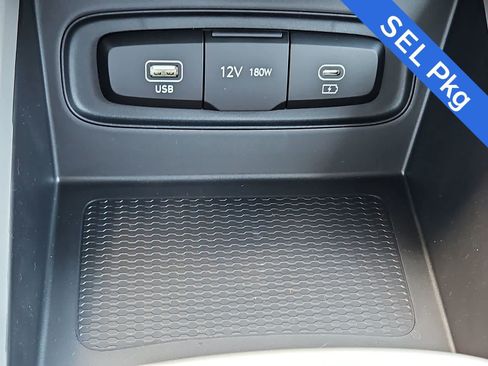 Used 2025 Hyundai Venue SEL FWD image 27