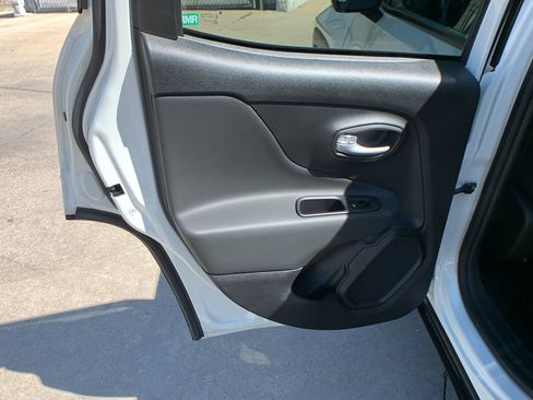 Used 2023 Jeep Renegade Latitude w/ Premium Group AWD/4WD image 18