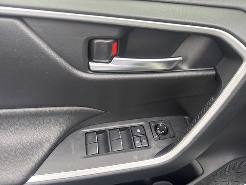 Used 2019 Toyota RAV4 XLE Premium w/ All Weather Liner Package image 9