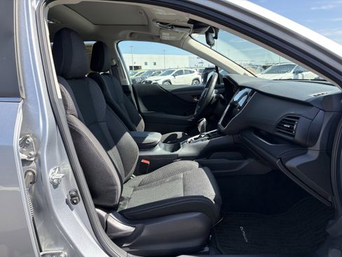 Used 2025 Subaru Outback Premium image 29