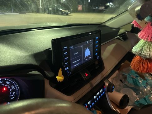 Used 2019 Toyota RAV4 XLE image 11