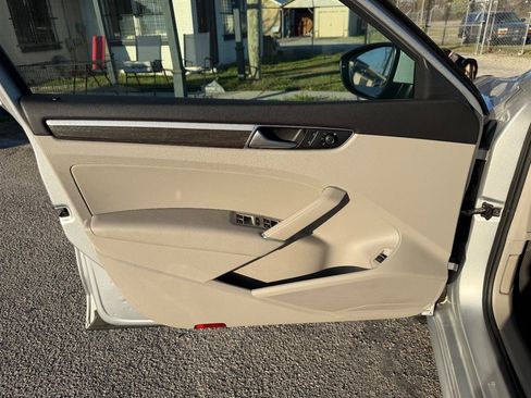 Used 2017 Volkswagen Passat 1.8T SE w/ SE Lighting Package image 14