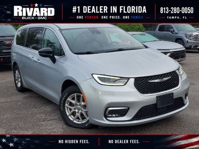 Used 2024 Chrysler Pacifica Touring-L