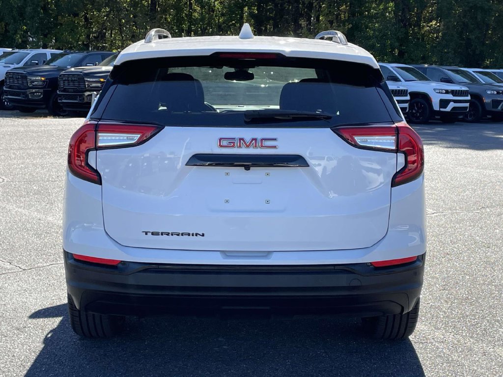 Used 2023 GMC Terrain SLE w/ Driver Convenience Package FWD image 7