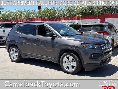 Used 2022 Jeep Compass Latitude w/ Convenience Group FWD image 1