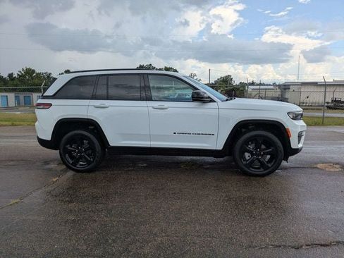 Used 2025 Jeep Grand Cherokee Limited w/ Black Appearance Package RWD image 3