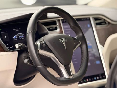 Used 2017 Tesla Model X 75D image 14