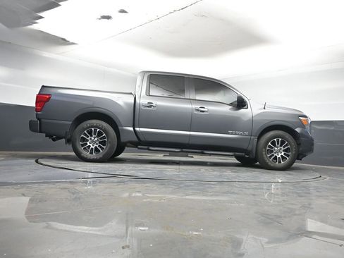 Used 2021 Nissan Titan SV w/ SV Convenience Package image 15