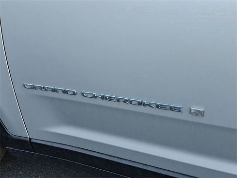 Used 2022 Jeep Grand Cherokee Limited 4xe image 19