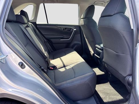 Used 2021 Toyota RAV4 LE image 28