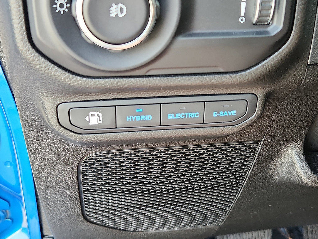 Certified 2023 Jeep Wrangler Unlimited w/ Cold Weather Group AWD/4WD image 26