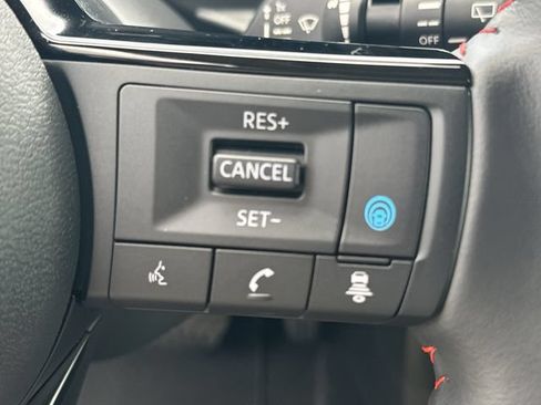 Certified 2025 Nissan Kicks SR FWD image 22
