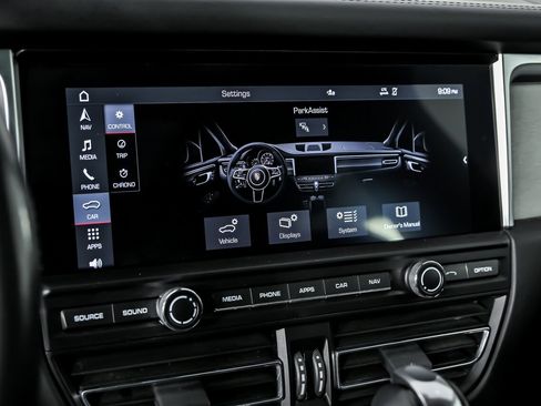Used 2020 Porsche Macan Turbo image 36