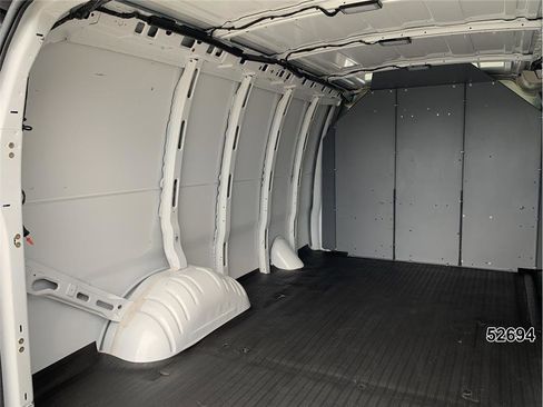 Used 2021 Chevrolet Express 2500 RWD image 10