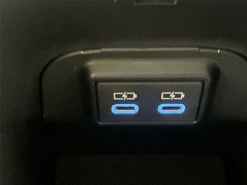 Used 2022 Toyota RAV4 XLE image 32