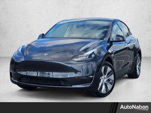 Used 2024 Tesla Model Y Long Range AWD/4WD image 1