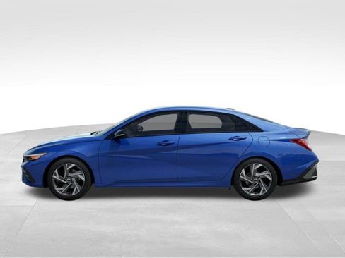 New 2025 Hyundai Elantra SEL image 3