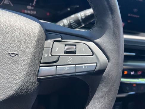 Used 2024 Cadillac XT4 Luxury w/ Cold Weather Package FWD image 27