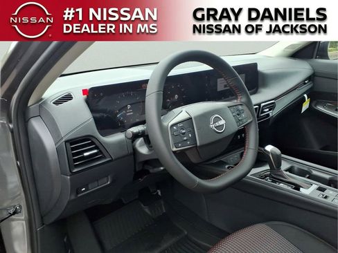 New 2026 Nissan Sentra SR w/ Floor Mat Package FWD image 9