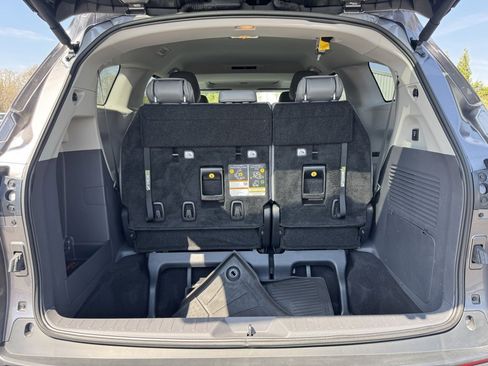 Used 2024 Toyota Sienna XLE image 41