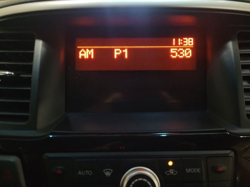 Used 2016 Nissan Pathfinder S AWD/4WD image 25