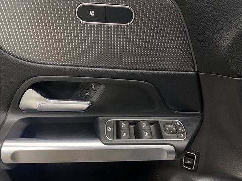 Used 2022 Mercedes-Benz EQB 350 4MATIC image 19