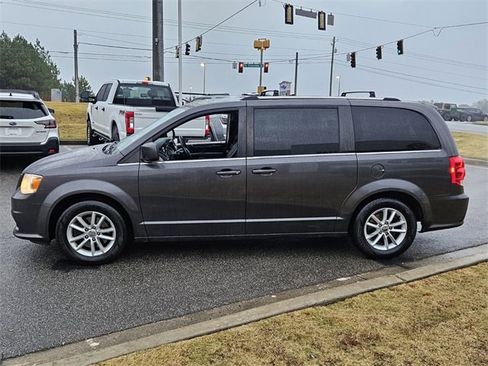 Used 2019 Dodge Grand Caravan SXT image 4
