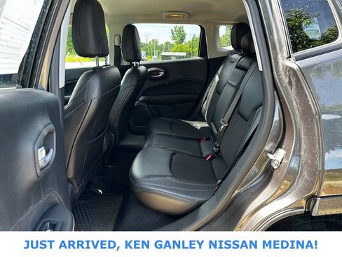 Used 2018 Jeep Compass Latitude w/ Popular Equipment Group AWD/4WD image 15