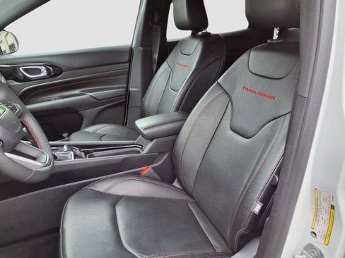 Used 2025 Jeep Compass Trailhawk w/ Trailhawk Elite Group image 13