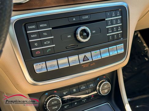 Used 2020 Mercedes-Benz GLA 250 4MATIC w/ Premium Package image 30