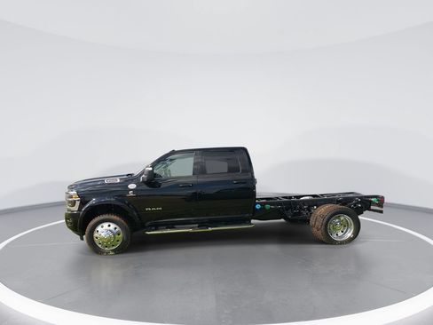 New 2026 RAM 4500 4x4 Crew Cab DRW w/ Laramie Trim Package image 5