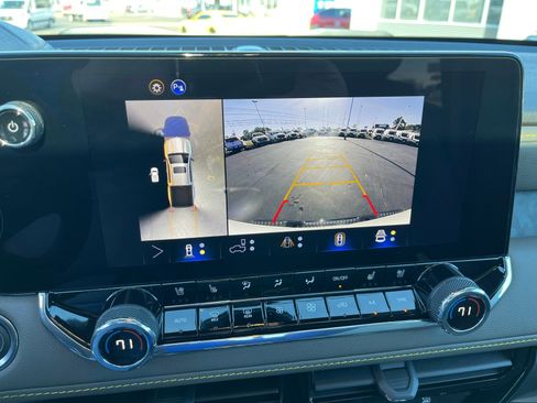 Used 2025 Chevrolet Colorado ZR2 w/ Midnight Edition image 20