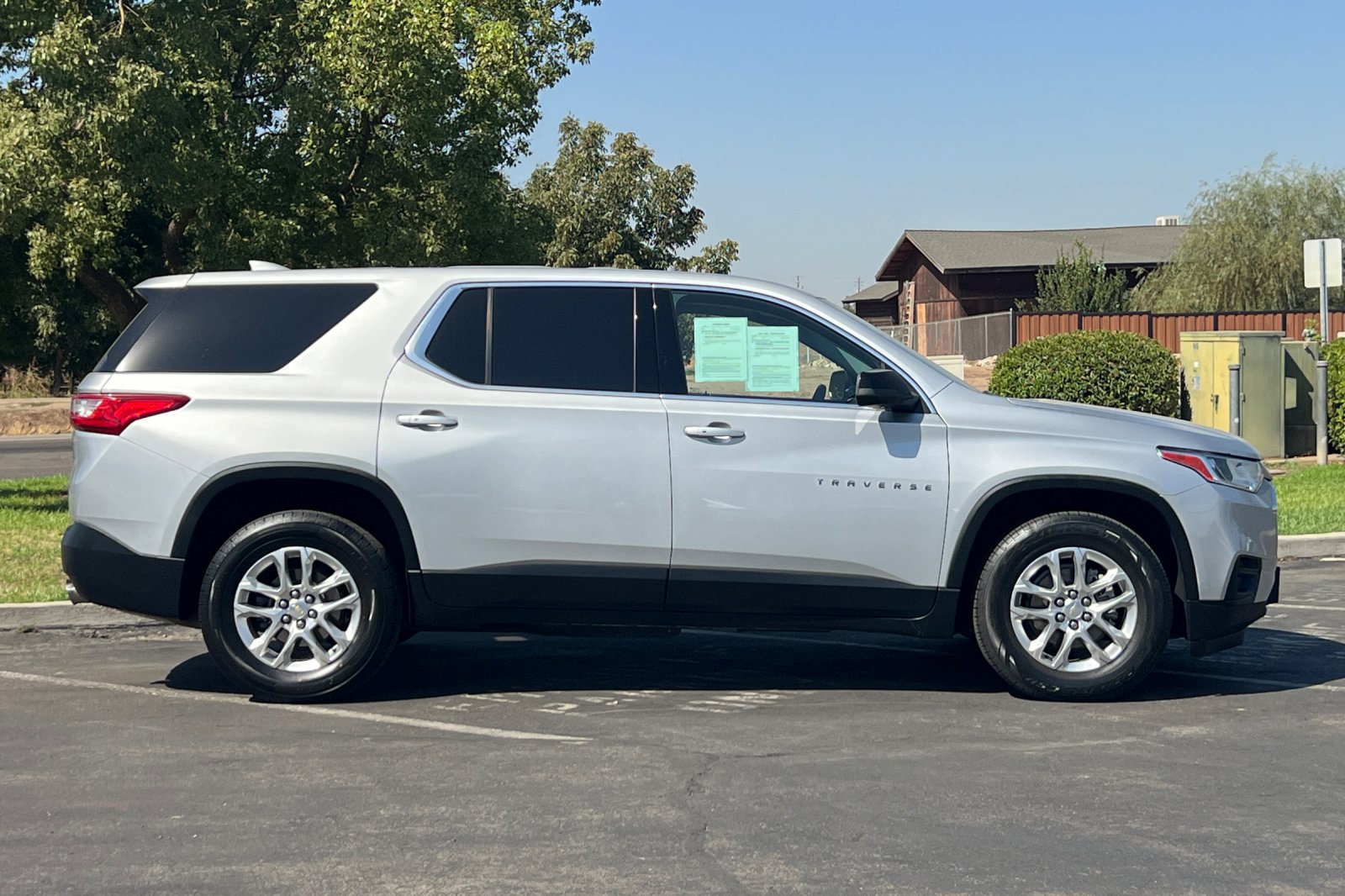 Used 2021 Chevrolet Traverse LS AWD/4WD image 3