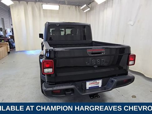 Used 2022 Jeep Gladiator Sport AWD/4WD image 9