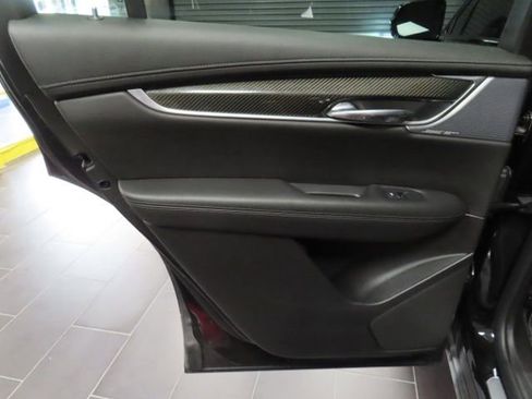 Certified 2022 Cadillac XT6 Sport w/ Technology Package image 13