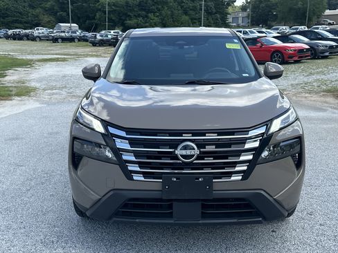 Used 2025 Nissan Rogue SV AWD/4WD image 2