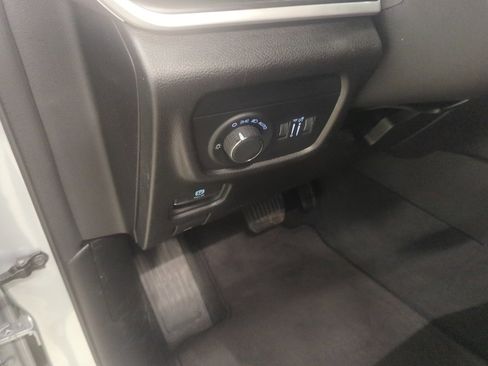 Used 2024 Jeep Grand Cherokee L Laredo image 15