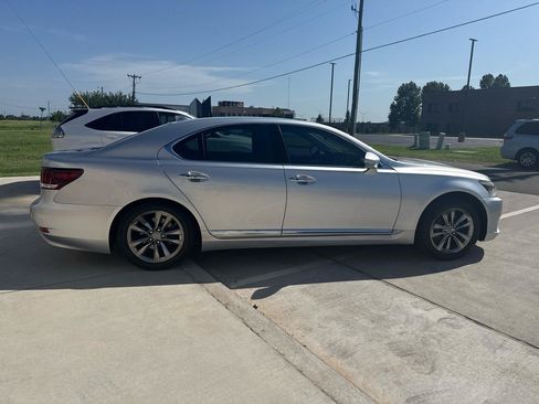 Used 2014 Lexus LS 460 w/ Comfort Package RWD image 9
