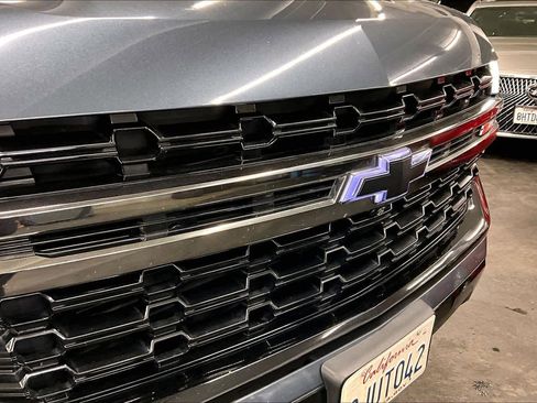 Used 2021 Chevrolet Suburban Z71 w/ Z71 Signature Package image 29