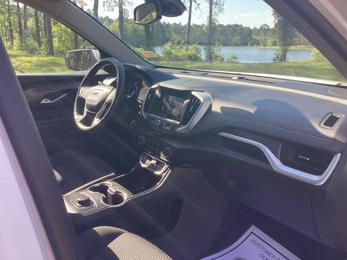 Used 2024 GMC Terrain SLE FWD image 21